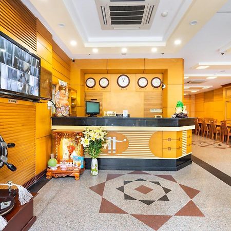 Lucasta Saigon Hotel Хошимин Екстериор снимка