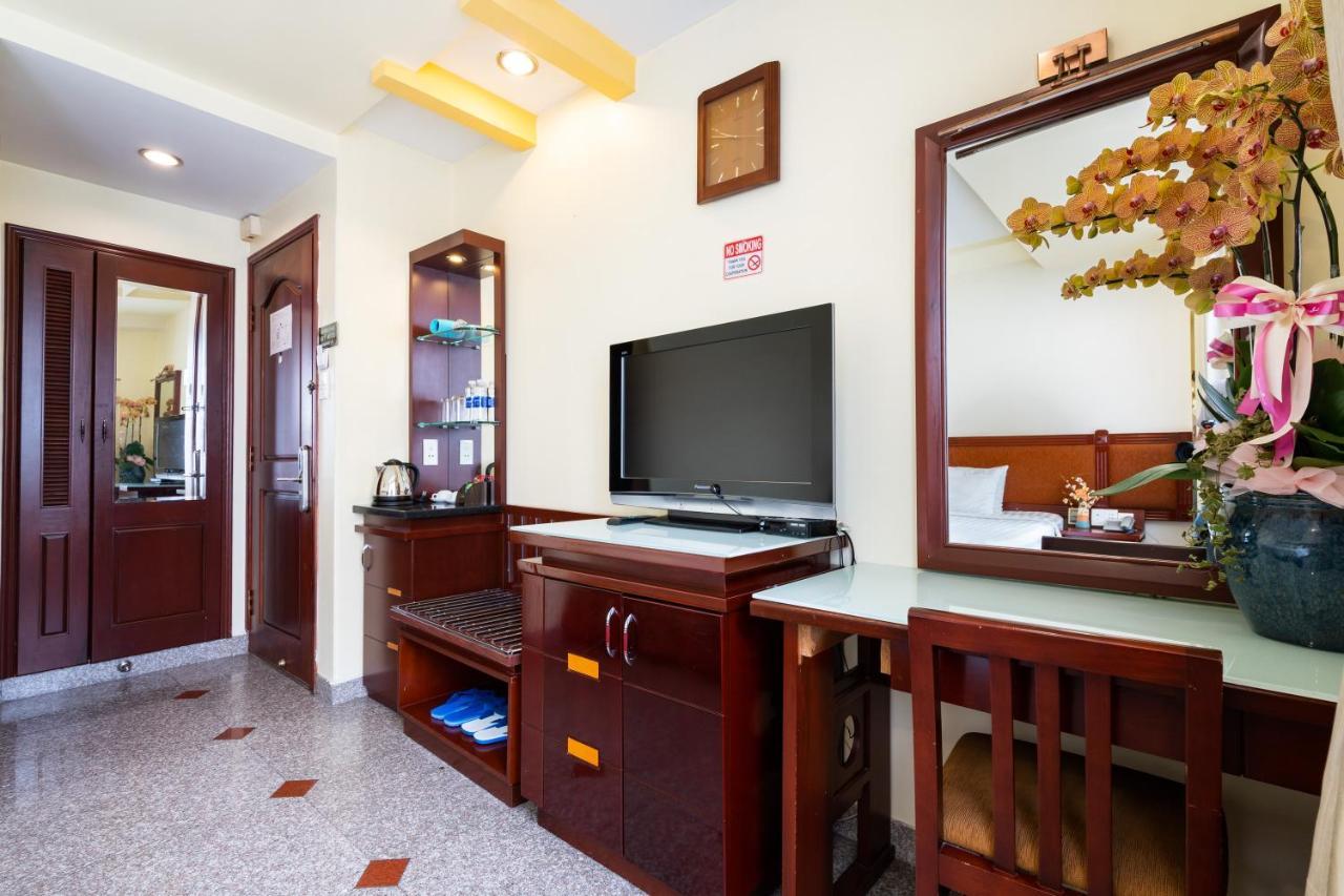 Lucasta Saigon Hotel Хошимин Екстериор снимка