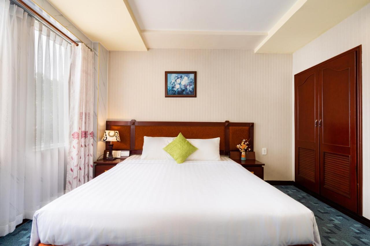 Lucasta Saigon Hotel Хошимин Екстериор снимка