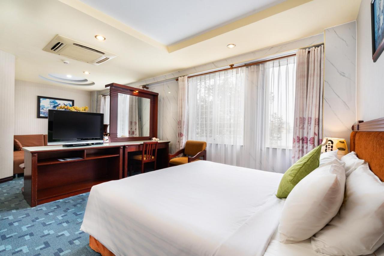 Lucasta Saigon Hotel Хошимин Екстериор снимка