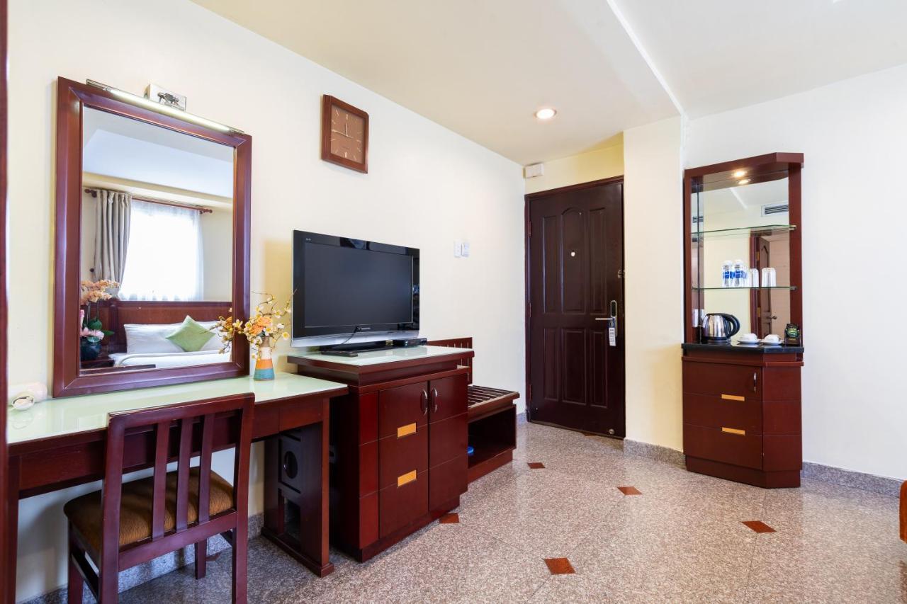 Lucasta Saigon Hotel Хошимин Екстериор снимка