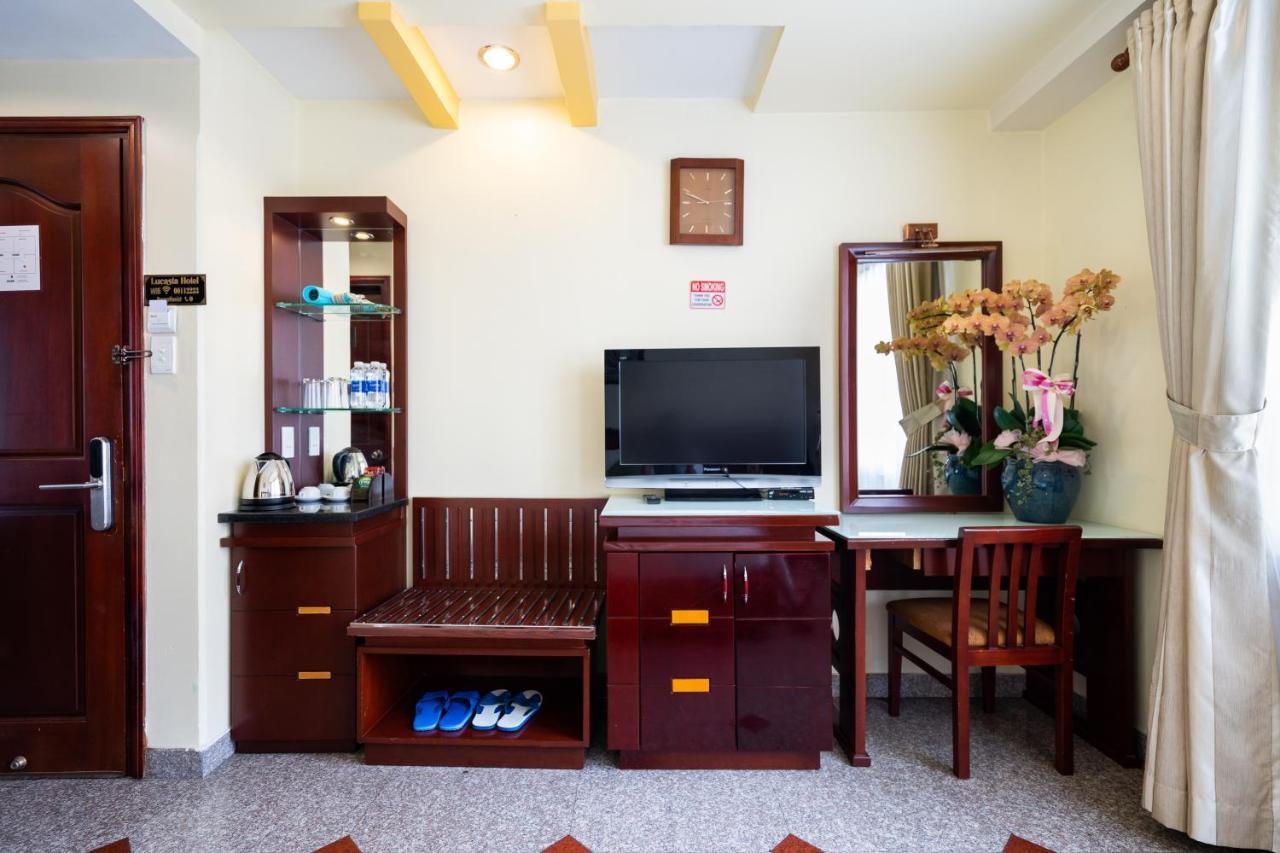 Lucasta Saigon Hotel Хошимин Екстериор снимка