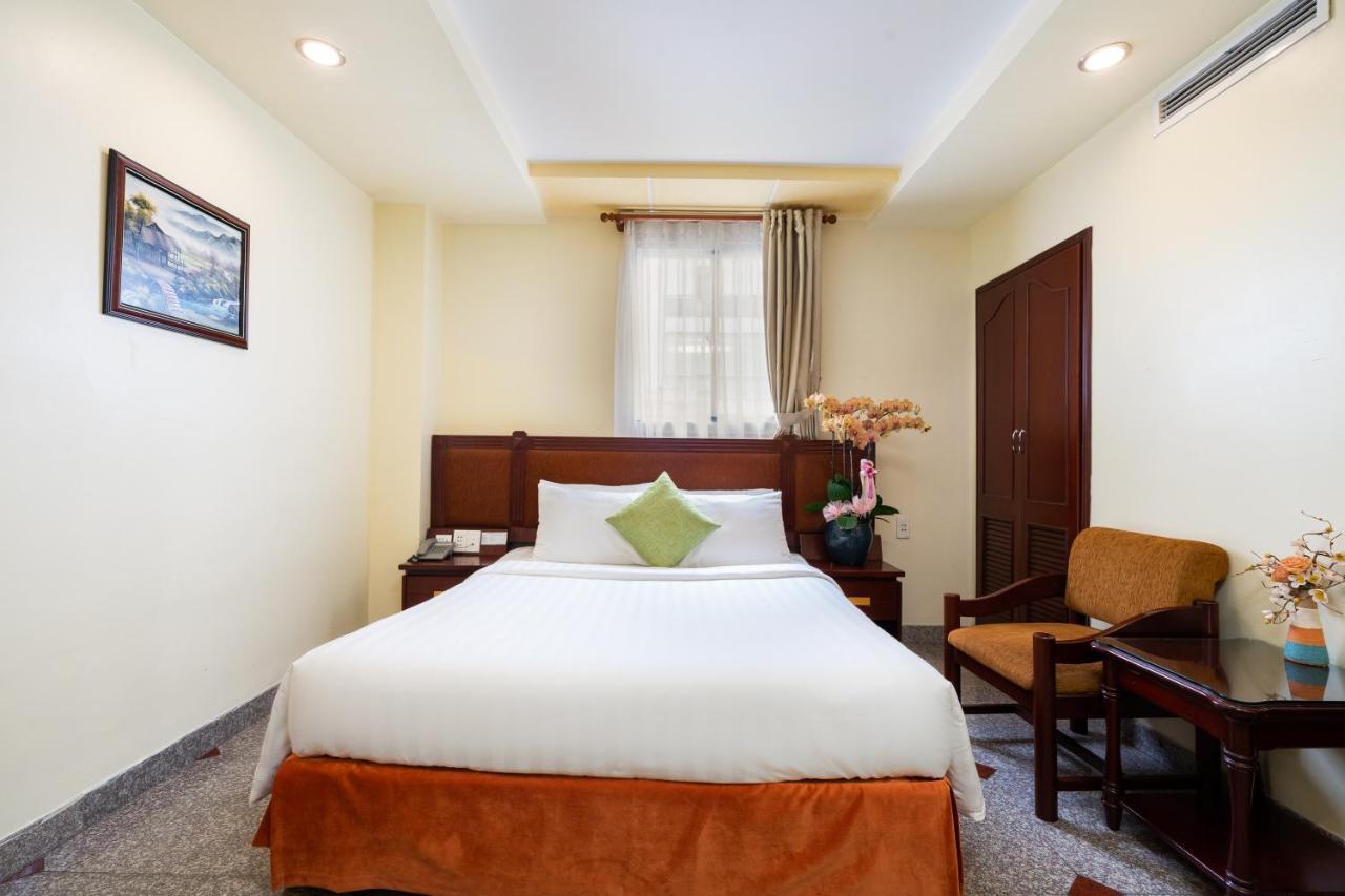 Lucasta Saigon Hotel Хошимин Екстериор снимка