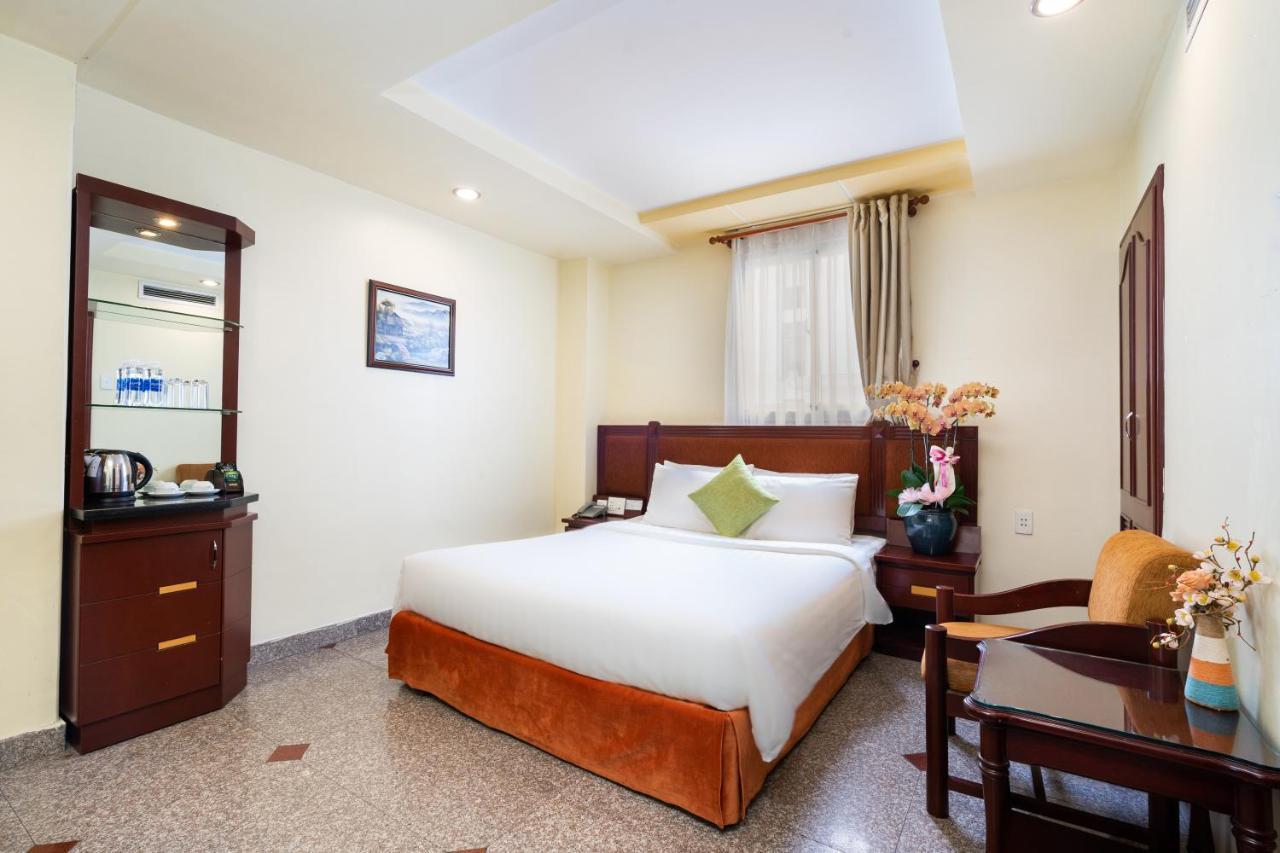 Lucasta Saigon Hotel Хошимин Екстериор снимка
