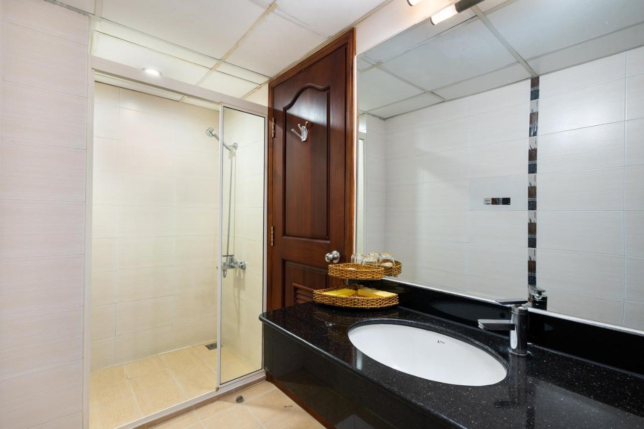 Lucasta Saigon Hotel Хошимин Екстериор снимка
