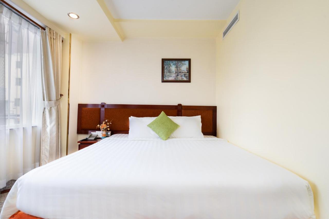 Lucasta Saigon Hotel Хошимин Екстериор снимка