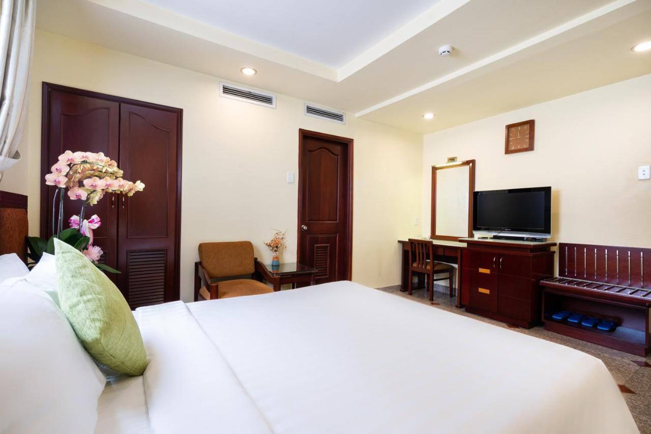 Lucasta Saigon Hotel Хошимин Екстериор снимка