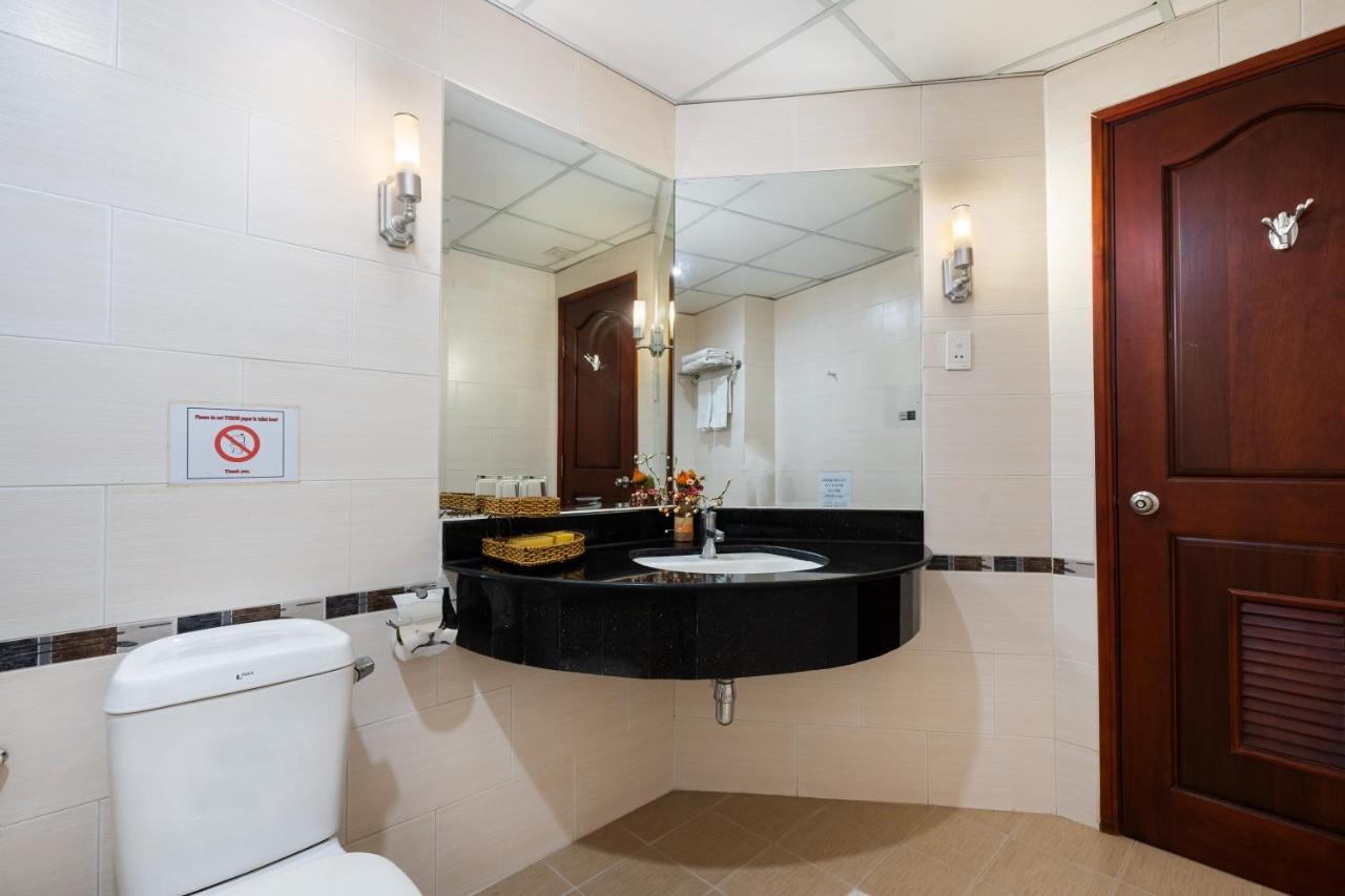 Lucasta Saigon Hotel Хошимин Екстериор снимка
