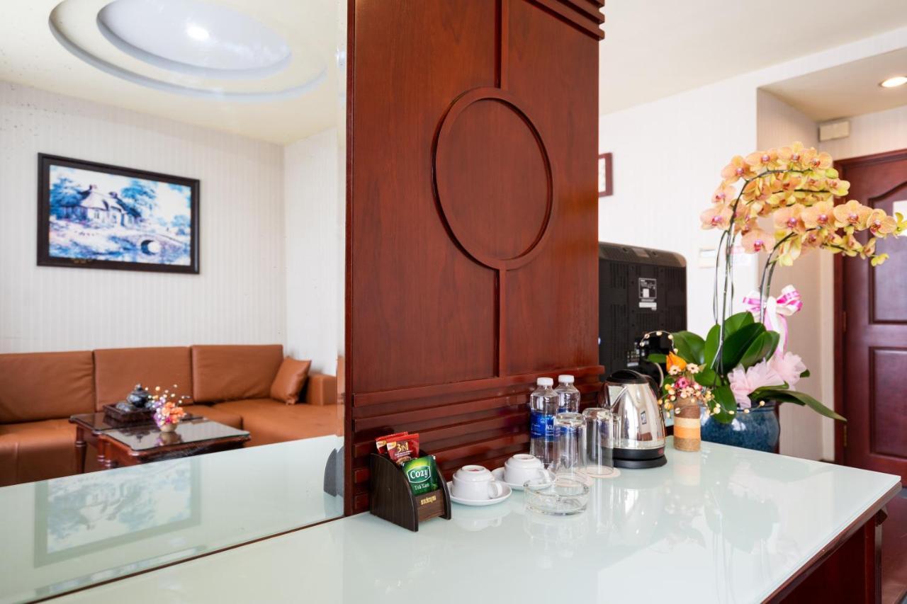 Lucasta Saigon Hotel Хошимин Екстериор снимка