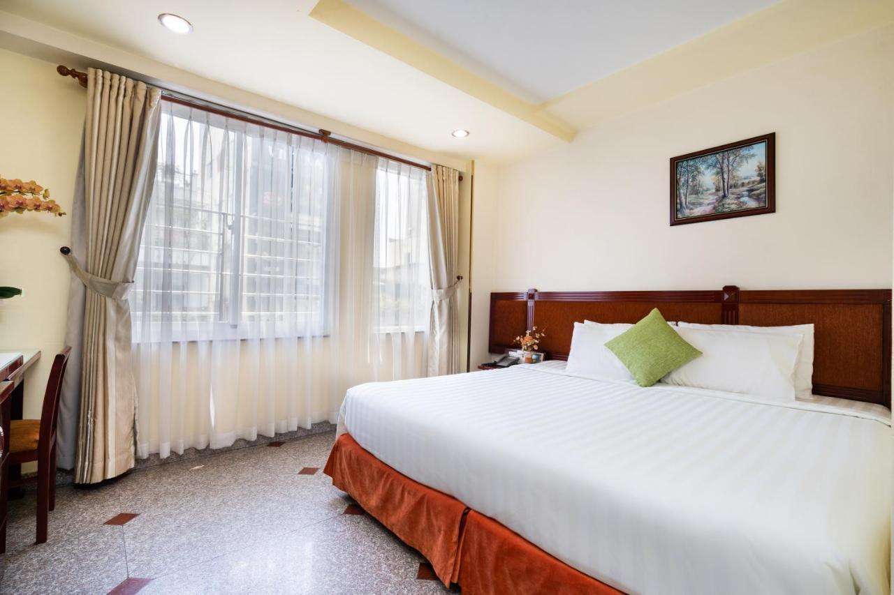 Lucasta Saigon Hotel Хошимин Екстериор снимка