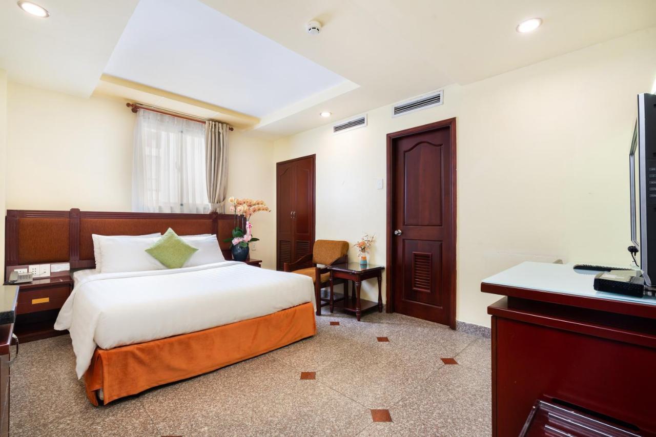 Lucasta Saigon Hotel Хошимин Екстериор снимка