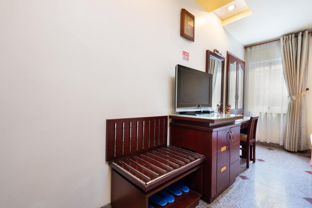 Lucasta Saigon Hotel Хошимин Екстериор снимка