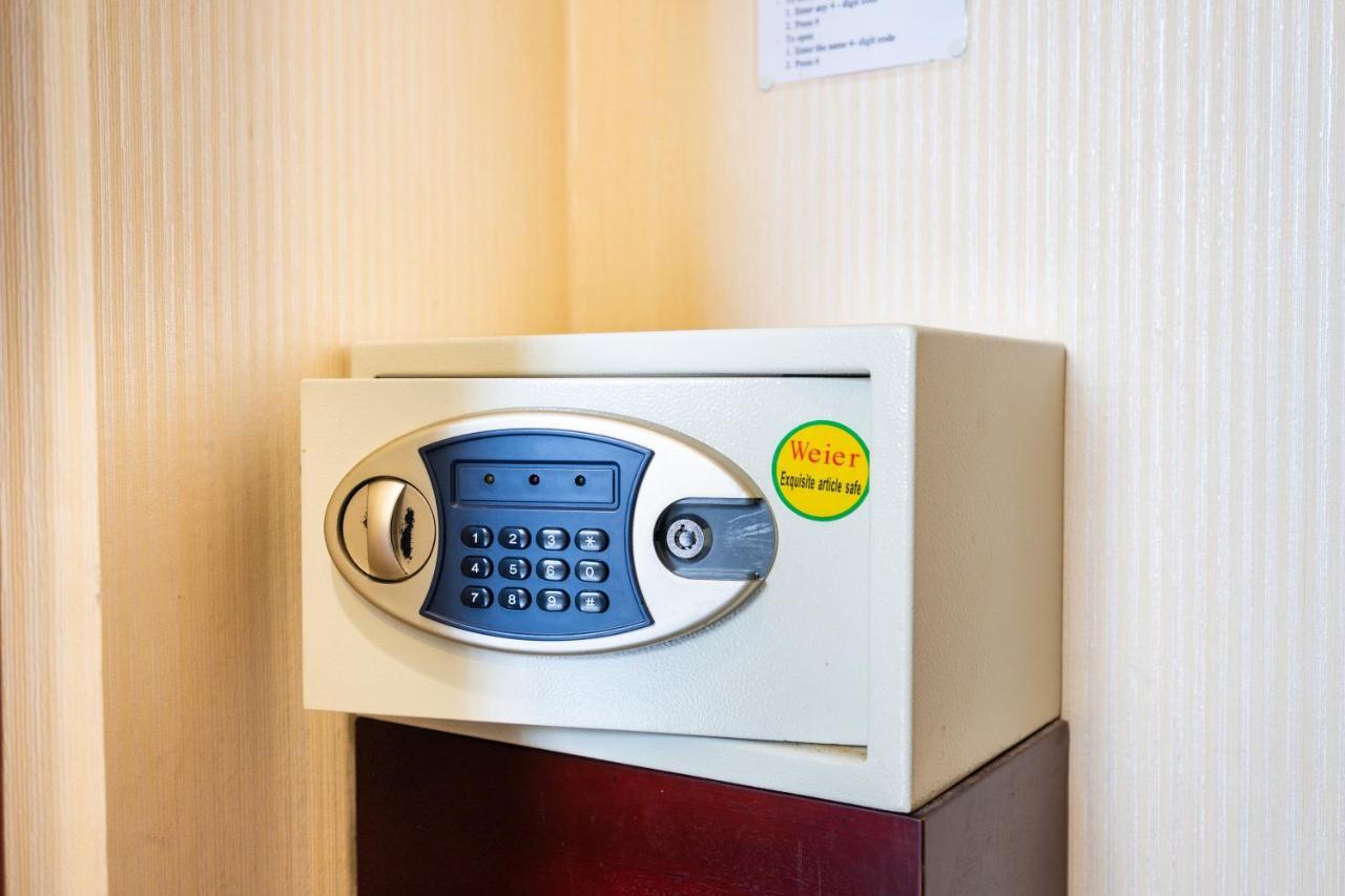 Lucasta Saigon Hotel Хошимин Екстериор снимка