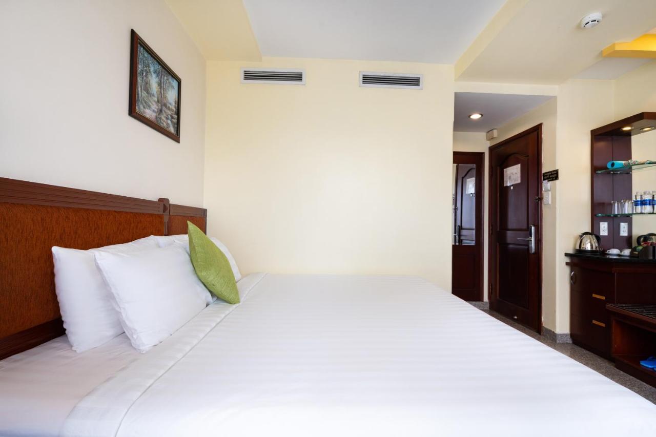 Lucasta Saigon Hotel Хошимин Екстериор снимка