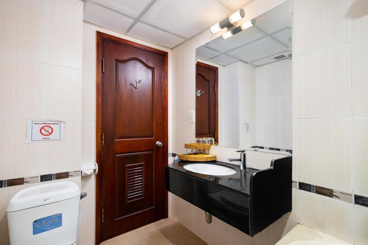 Lucasta Saigon Hotel Хошимин Екстериор снимка