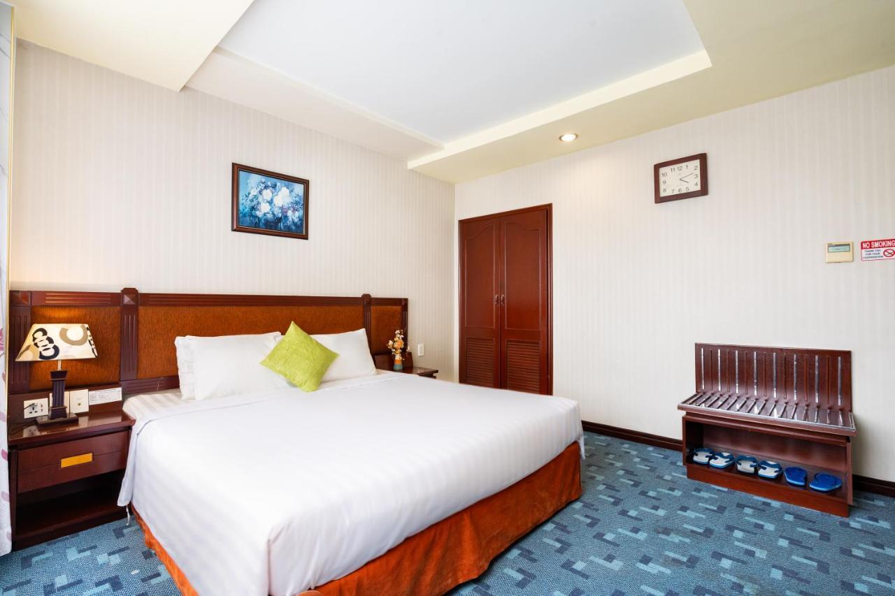 Lucasta Saigon Hotel Хошимин Екстериор снимка