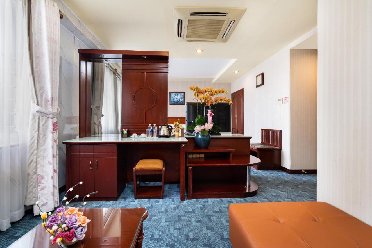 Lucasta Saigon Hotel Хошимин Екстериор снимка