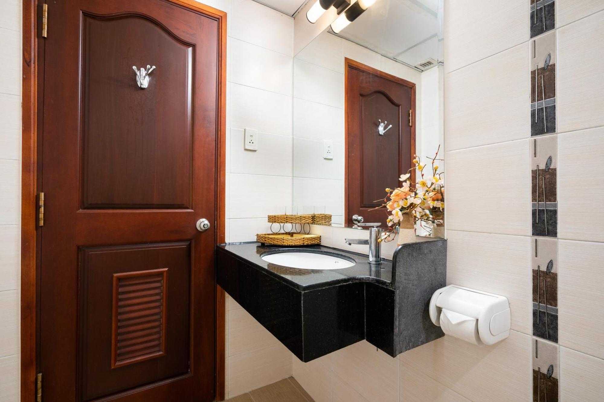 Lucasta Saigon Hotel Хошимин Екстериор снимка