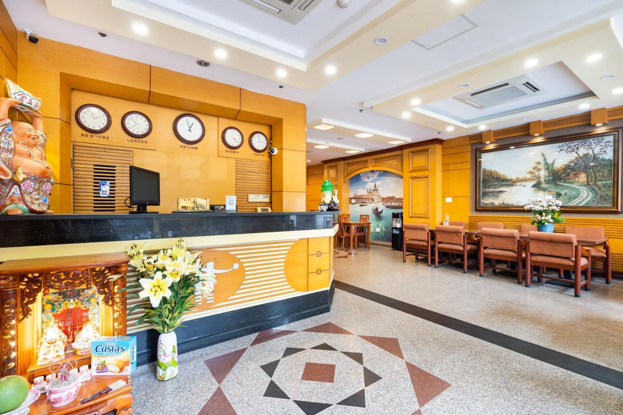 Lucasta Saigon Hotel Хошимин Екстериор снимка